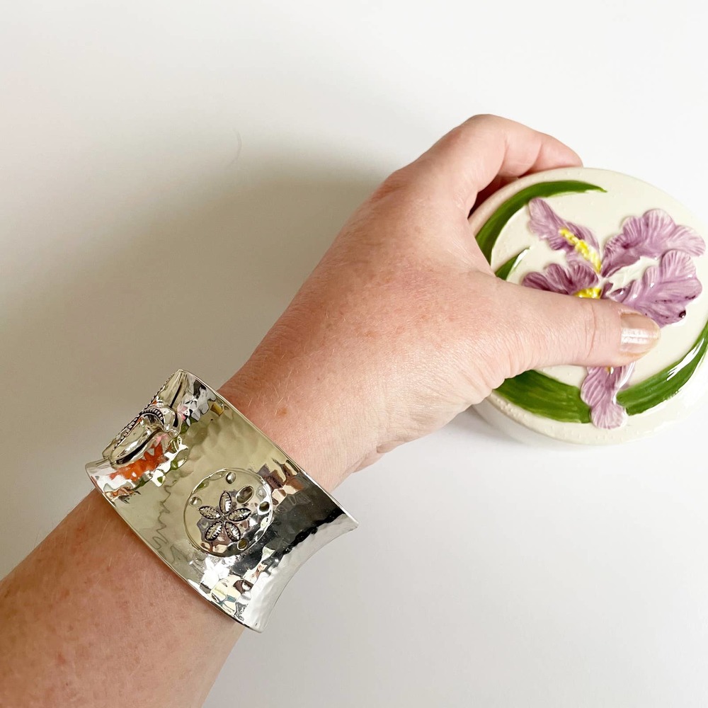 Silver-tone Cuff Bracelet Ocean Beach Shell Theme